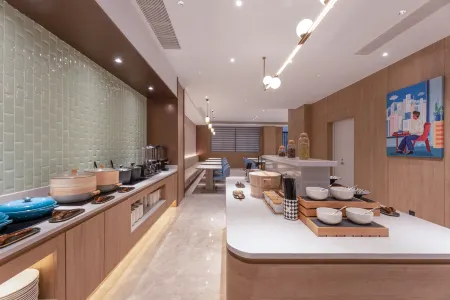 HanTing Hotel (Lianyungang Haizhou District Government) Отели рядом с достопримечательностью «Peach Blossom Gully Scenic Area»