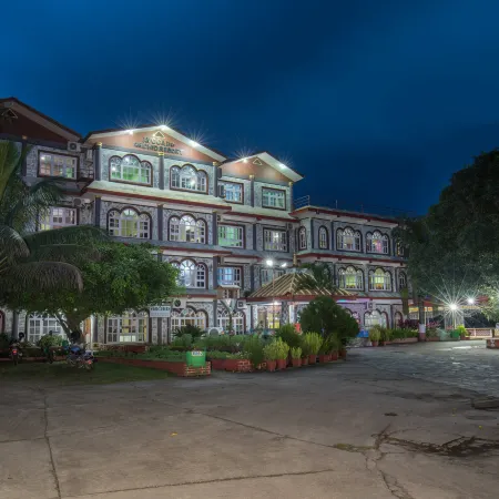 Avocado Orchid Resort Отели в г. Хетауда