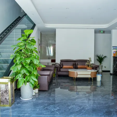 Yijia Hotel (Baoshan Railway Station)