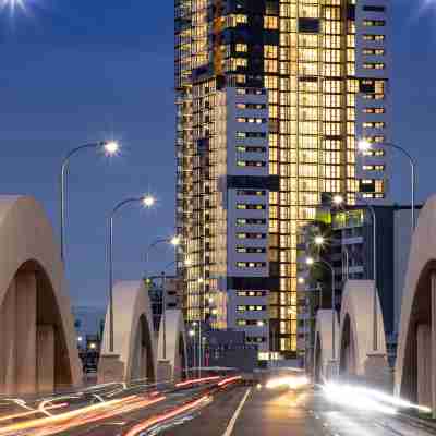 Lovely 2 Beds Apt with City View at South Brisbane Hotel Exterior