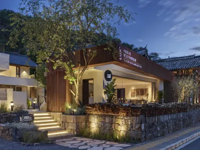 LUX* Tea Horse Road Lashi Lake Hotels in Yulong