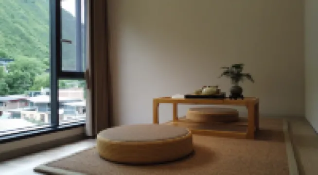Lixian Mountain Lodge Folk Hotel
