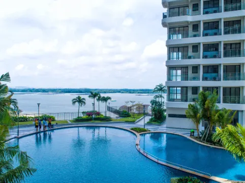 Scenic Country Garden Danga Bay by Lions Bay - Beach