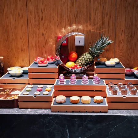 Daqing Royal Maple Hotel (Saltu Dawn Lake Shop )
