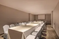 Zhuishan Mingjing Hot Spring Resort Hotel