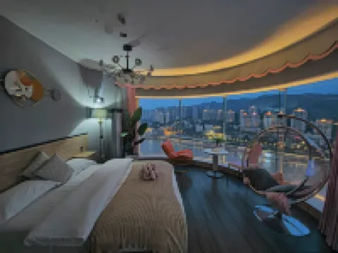 DaYin Hidden in City River View Cinema-style Homestay (Chongqing Jiefangbei Chaotianmen Square)