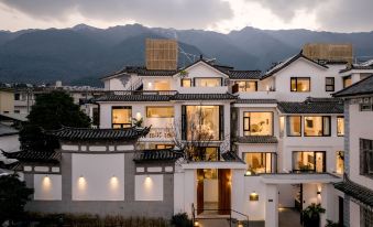 Dali Anyin·Autumn Hotel