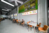 Qingfeng Times Hotel (Qingyuan Yinzhan Station) - Bjergudsigt