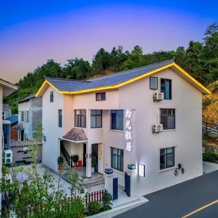 Wudangshan Shiguang Yaju Homestay (Wudangshan Scenic Area Ticket Office)