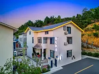 Wudangshan Shiguang Yaju Homestay (Wudangshan Scenic Area Ticket Office) Hotels near Wudang Scenic Spot