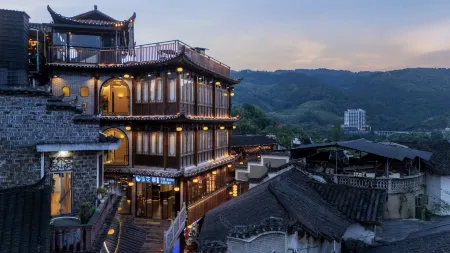 Furong Town Flower Waterfall Bay Homestay Отели рядом с достопримечательностью «Tusi Palace»