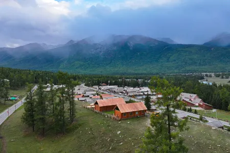 ZARAT · South Slope Mountain Top Panoramic Coffee Homestay (Kanas Old Village Branch) Отели рядом с достопримечательностью «Xinjiang Kanas National Geopark»