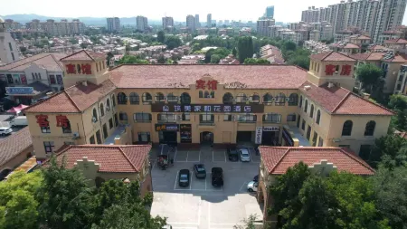 Zhumei Jiahe Hotel (Zhangqiu Biguiyuan) Отели рядом с достопримечательностью «Shandong Hiteam Institute of Software Engineering»