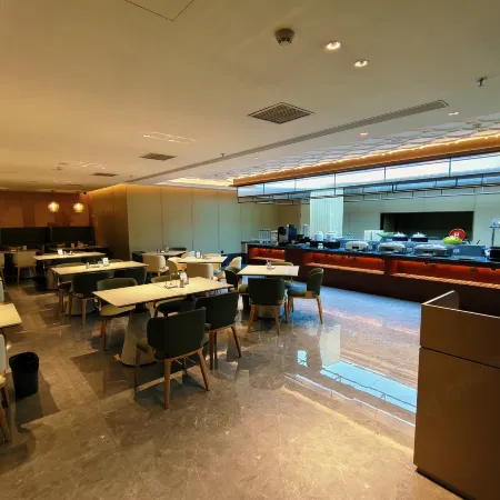 Magnolia Business Hotel (Nenjiang Railway Passenger Station Branch)
