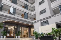 Heqin hotel - parking