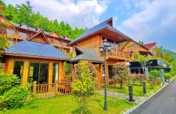 小七孔氧心谷紅楓度假酒店