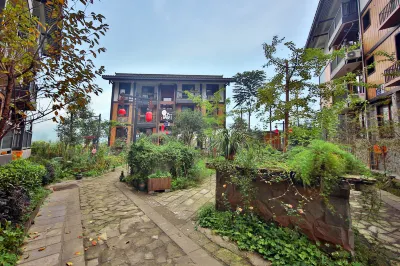 Meet you B&B (Emeishan Huangwan Visitor Center Branch)