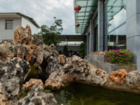 宾川云之尚云连锁缤利大酒店 - 酒店外部