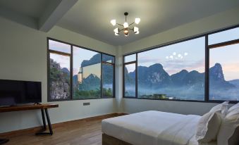 Yangshuo one mountain and one water top class B & B