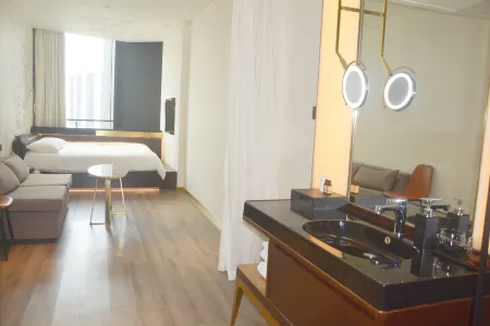 MUYI Hotel Hongqiao Hub Shanghai Отели рядом с достопримечательностью «Ma Xiangbo Former Residence»