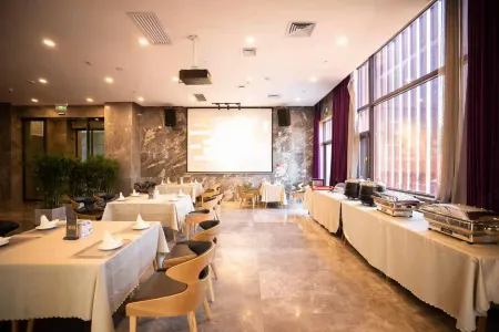 MILUO METROPARK ECO RESOR HOTEL Отели рядом со станцией Miluo Railway Station