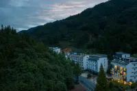 Songyun jian Holiday Hotel (Mount Huang Scenic Area) Отели рядом с достопримечательностью «Храм Нашань»