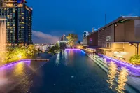โรงแรมเอ็กซ์คิว พัทยา - สระว่ายน้ำบนดาดฟ้า