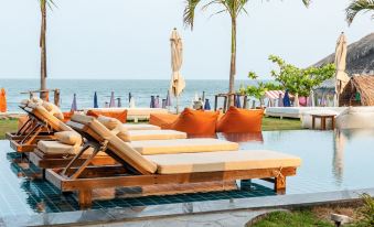 Sanae Beach Hua Hin