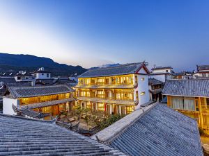 A-Jun And His Friends Entry Luxury Sunshine Garden Courtyard