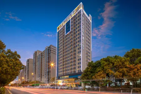 Meinian 21° International Hotel (Changsha Central South University New Campus) Отели рядом с достопримечательностью «Xie Zilong Photography Museum»