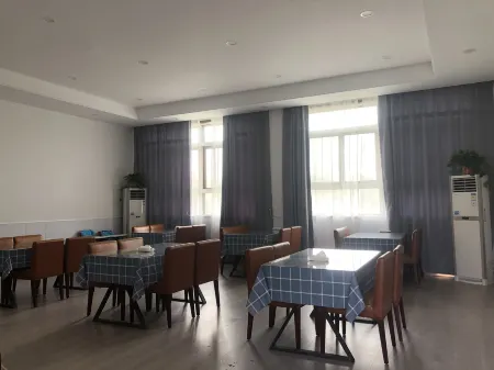 Sihong Wetland Resort Отели рядом с достопримечательностью «Chenyi Memorial Hall»