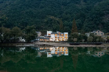 FengQiaoYebo Boutique Homestay Отели рядом с достопримечательностью «Fuyang Longlinba Sceneic Area»