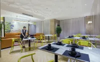 Vienna International Hotel (Nanchang West Railway Station Honggutan University Town)