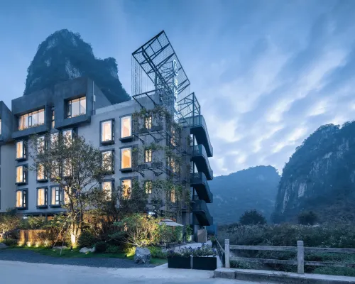 Puyi AUSOTEL WOW Hotel (Yingxi Corridor of Mountain Peaks) Hotel di Yingde