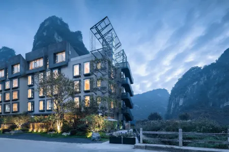 Puyi AUSOTEL WOW Hotel (Yingxi Corridor of Mountain Peaks) Отели рядом с достопримечательностью «The Fenglin (Rock Forest) Jiuchongtian (“Ninth Heaven”) Scenic Area»