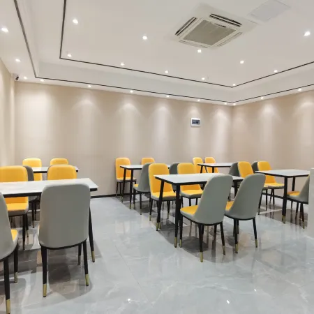 IU Hotel (Pengshui Renhe Spring store)