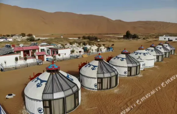 巴丹吉林沙漠廟海子營地