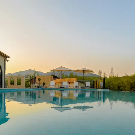 Moganshan Dashuxia · Creek Tracing Swimming Pool Mingsha Wenquan Vacation Boutique Stay