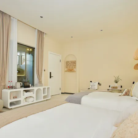 Yining Huatian Bieyuan Homestay (Liuxing Street Scenic Area)