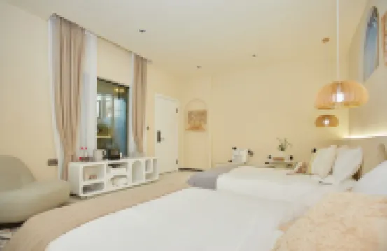 Yining Huatian Bieyuan Homestay (Liuxing Street Scenic Area)