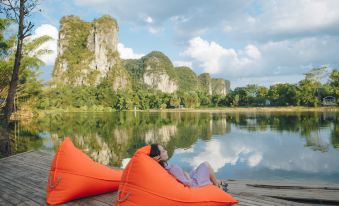 Indape Into Landscape(Yangshuo Ten-miles Natural Gallery Yulong River )