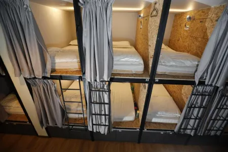 Sleepbox Hotel Отели в г. Танах-Рата