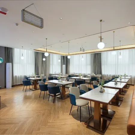 Lan'ou Shangpin Hotel (Kuqa Taikoo Li Night Market)