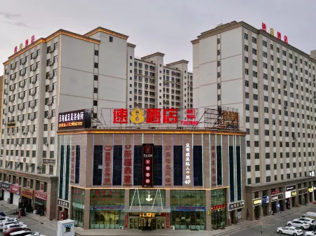 Super 8 Hotel (Qitai Tuanjie South Road Branch) Отели рядом с достопримечательностью «Ancient City Gymnasium»