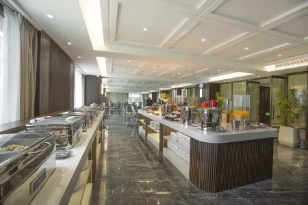 Jining Wuyue Plaza Sports Center Madison Hotel Отели рядом с достопримечательностью «Shandong Polytechnic Vocational College (New Campus)»