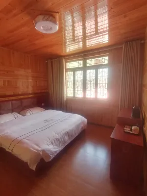 Pingwu Ancient Village Family Tibetan Music Hotels near Viewing Platform of Tianmu Lake