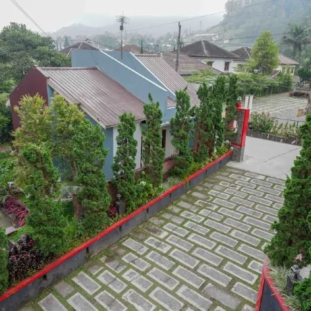 Red Chilies Hill Hotel