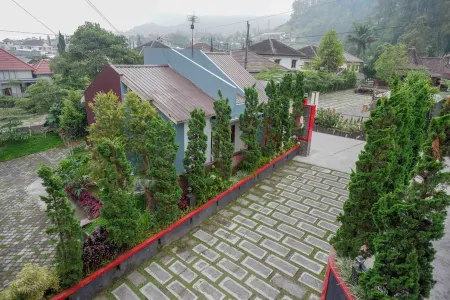 Red Chilies Hill Hotel