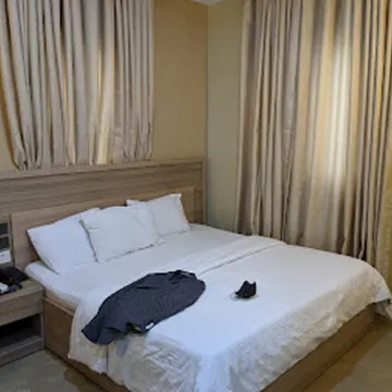 Eleventh House Hotel and Suites