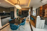 Astro Luxury: 4-6 beds Ultra Luxury Pool Villa with Daily Cleaning